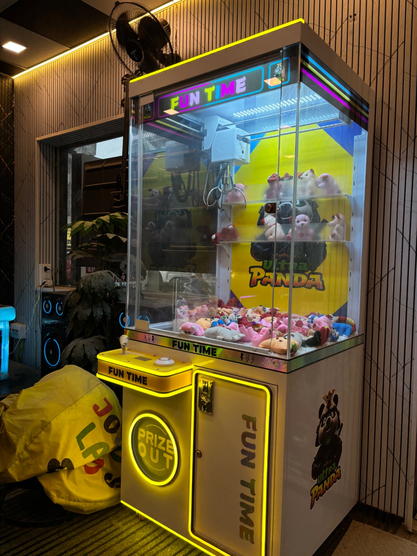 Fun Time claw machine full of plushies