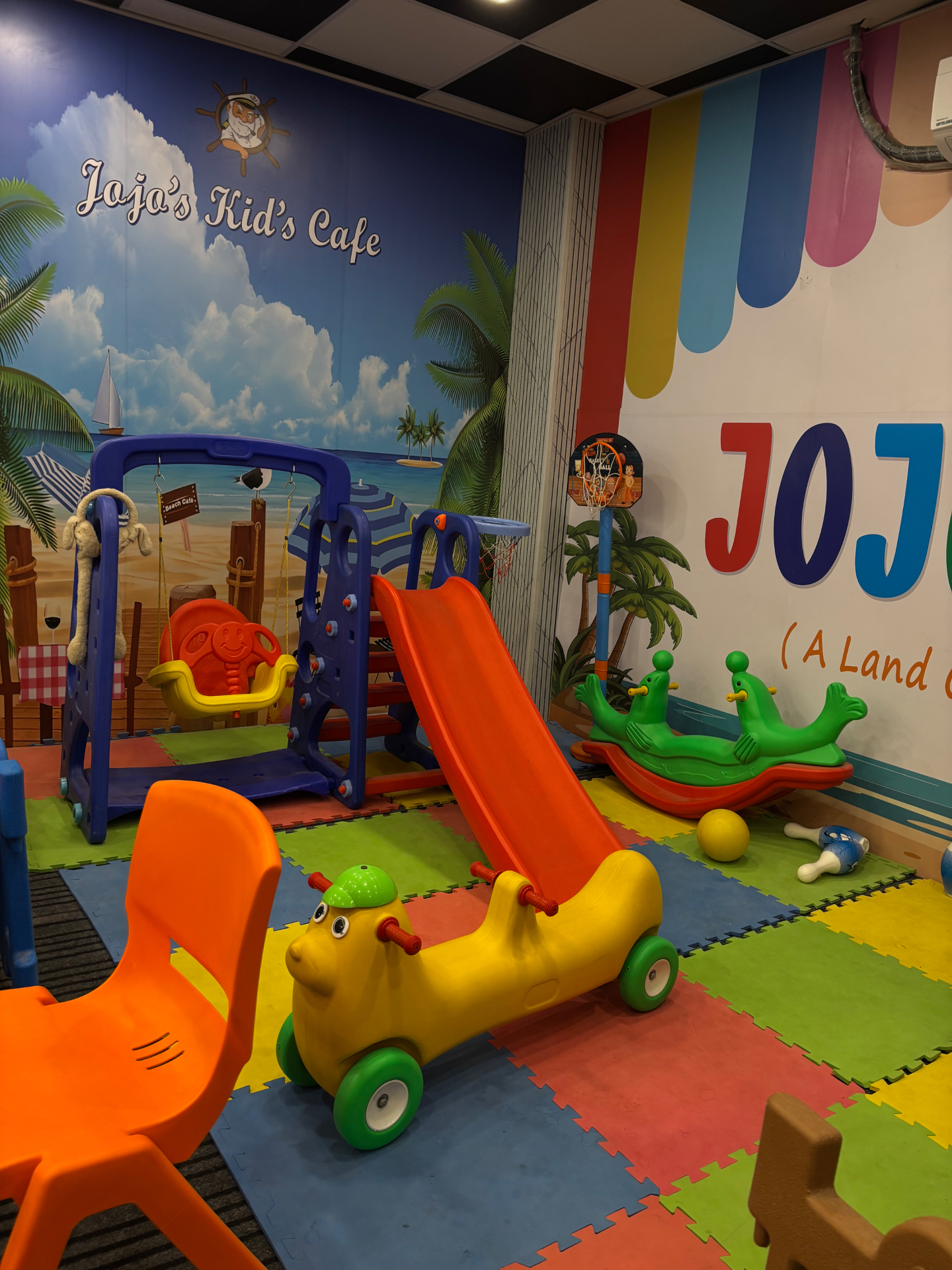 JOJO'S Kid's Cafe soft play area